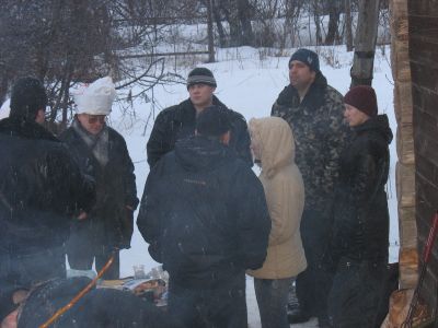 На привале
Общаемся и жарим шашлык
