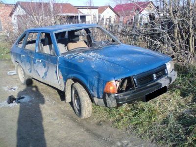 Угнанный "Москвич" - 2
Машину разбили через несколько дней после угона
