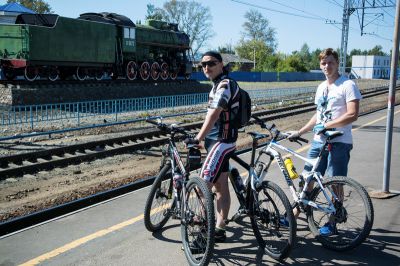 На воспетом Венечкой Ерофеевым петушинском вокзале, мы не нашли ничего  достопримечательней паровоза.
