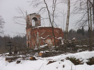 Троице-Чижи
Вид на разрушенную церковь и погост
