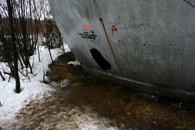 Отверстие
Вот оно, небольшое отверстие, так скажем вход, добро пожаловать в сферу за приключениями. Мне с моим ростом 1.98 м. пришлось в три погибили сложиться что бы попасть в сферу, Денису я думаю тоже не повезло.
