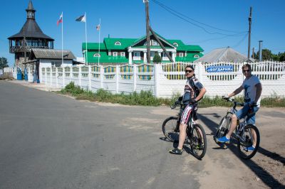 Знаменитая Богдарня. Все удивляются, что в здании слева, помещается обыкновенная баня.
